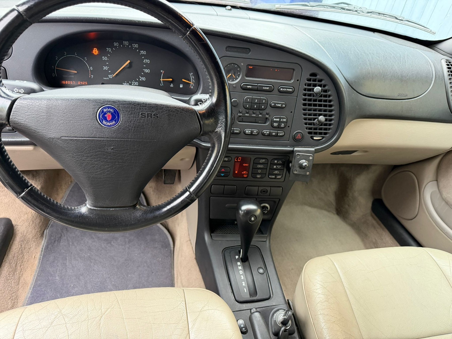 SAAB 900 SE 2.3i-16-image-20