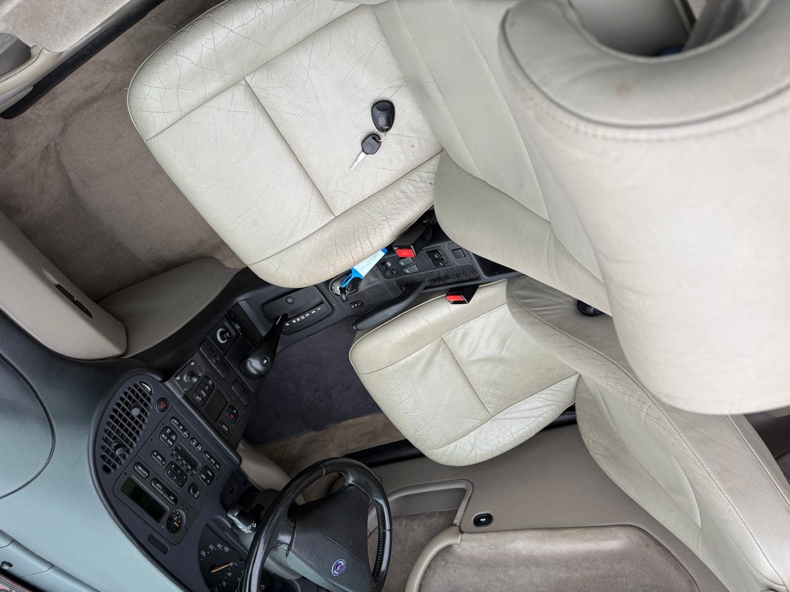 SAAB 900 SE 2.3i-16-image-8