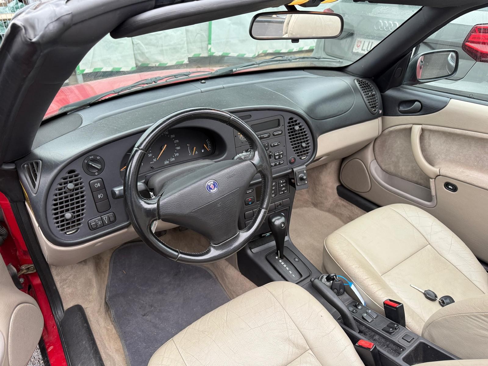 SAAB 900 SE 2.3i-16-image-15