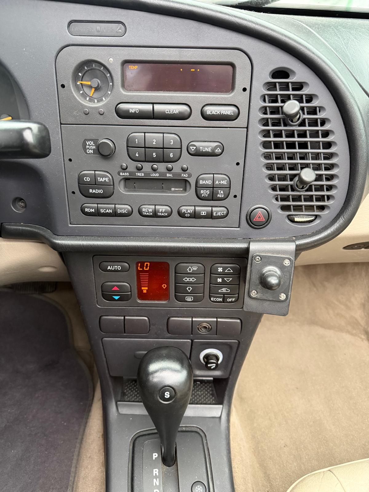 SAAB 900 SE 2.3i-16-image-17