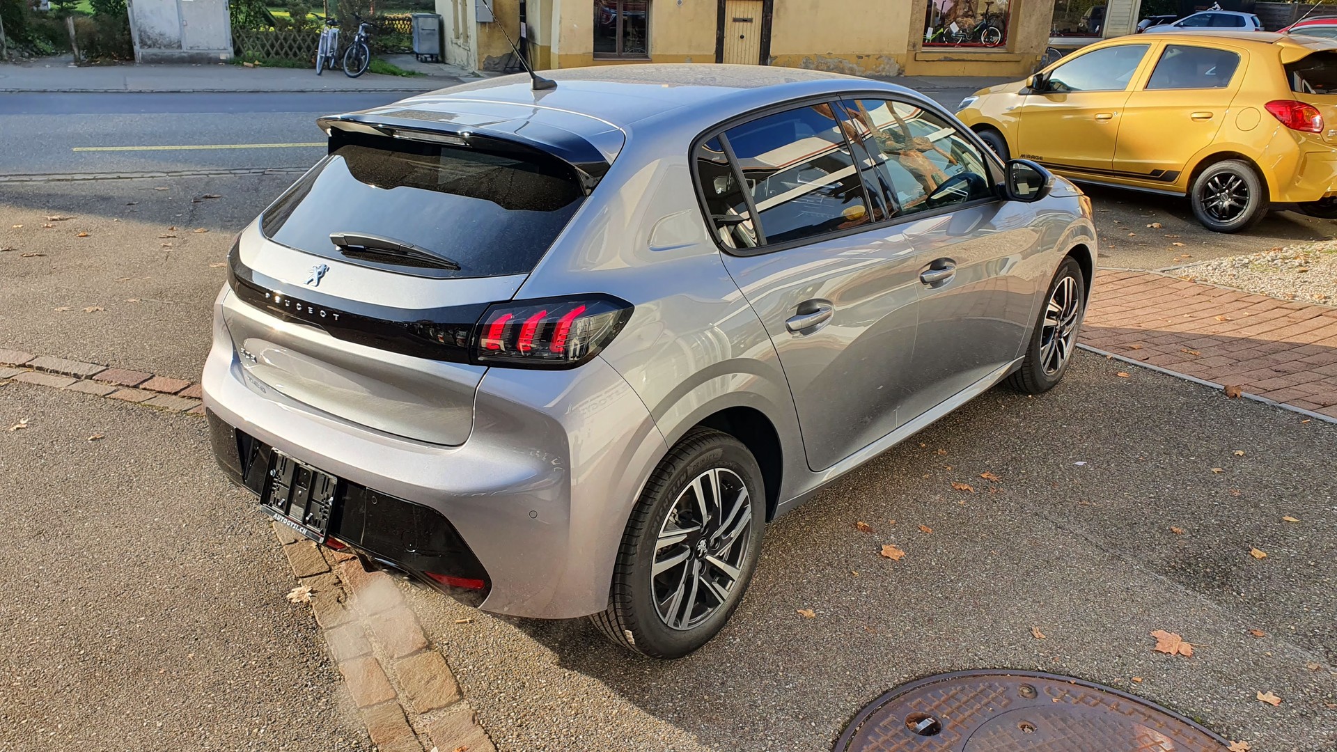 PEUGEOT 208 1.2 GS Sport-image-9