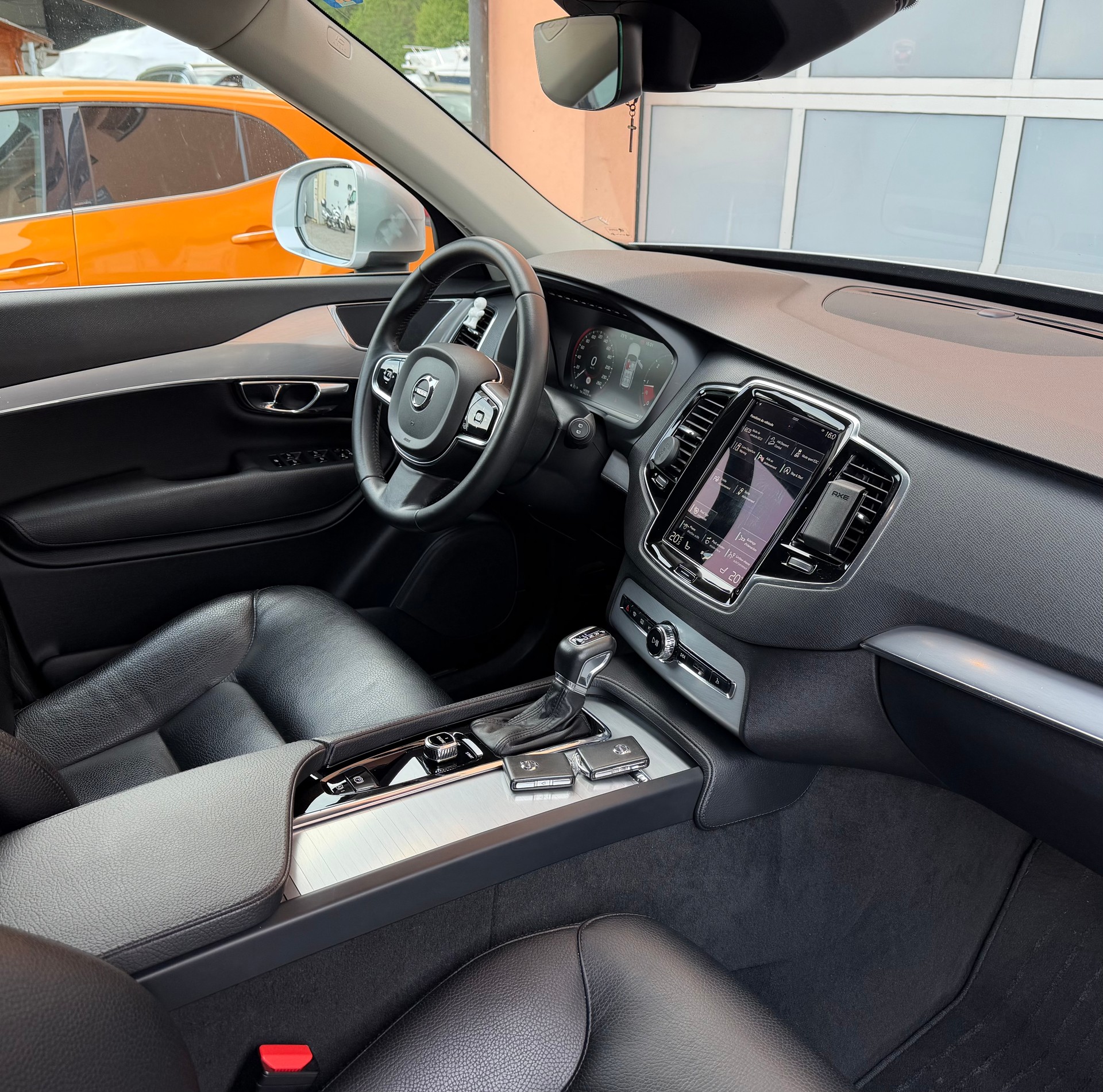 VOLVO XC90 D5 AWD Momentum Geartronic-image-10