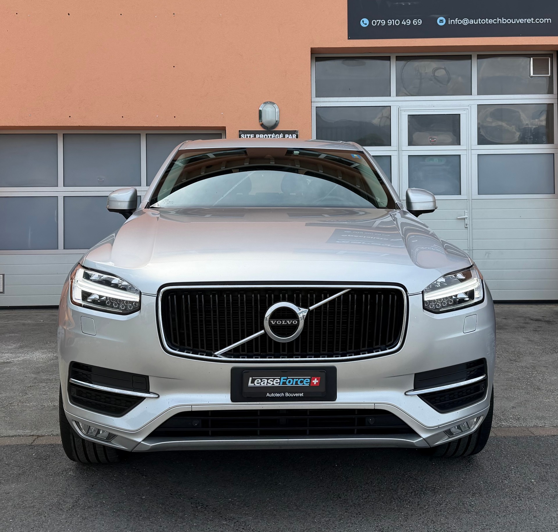 VOLVO XC90 D5 AWD Momentum Geartronic-image-4