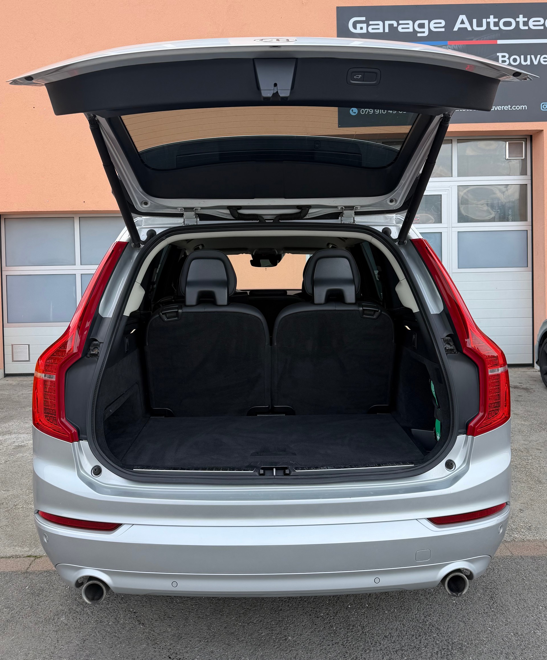VOLVO XC90 D5 AWD Momentum Geartronic-image-6