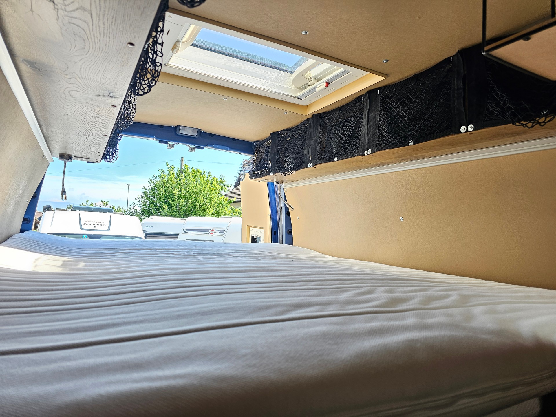 IVECO Camper-image-11