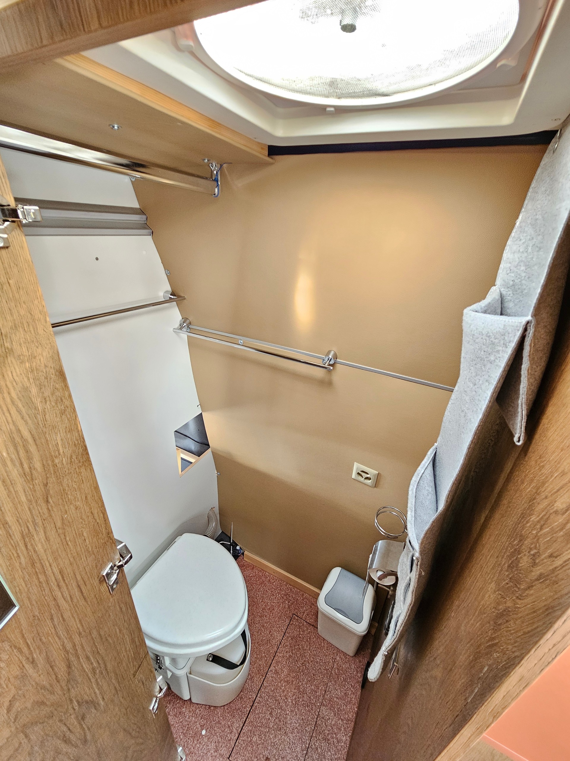 IVECO Camper-image-12
