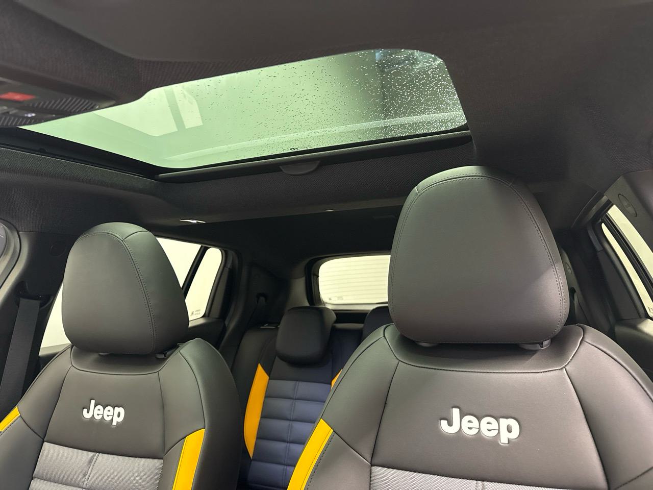 JEEP Avenger 1.2 Turbo MHEV The North Face 4xe-image-4