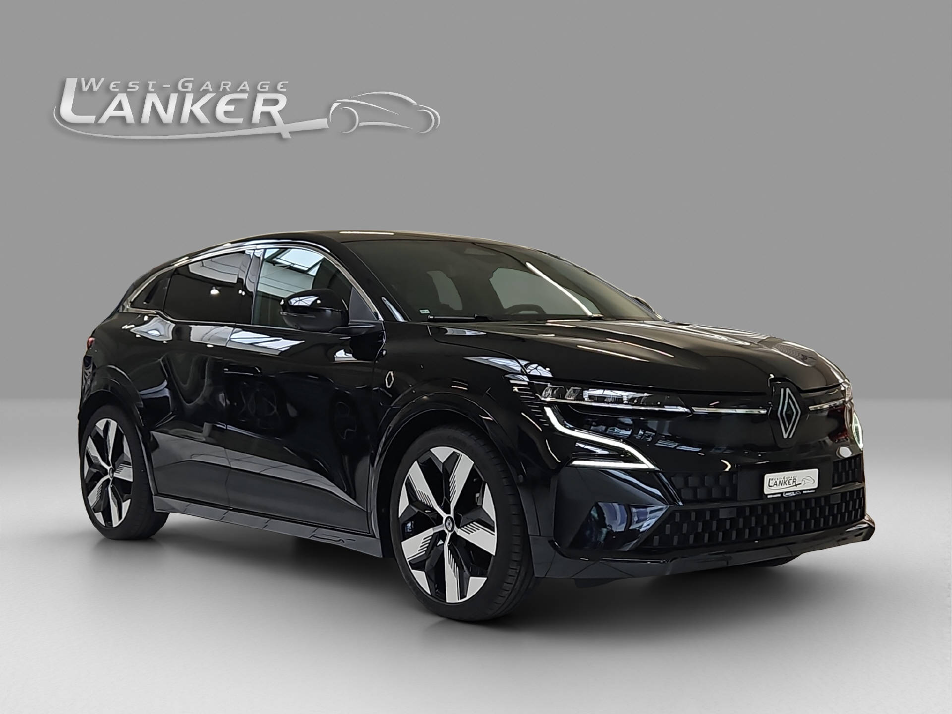 RENAULT Mégane E-Tech techno-showroom-element-1