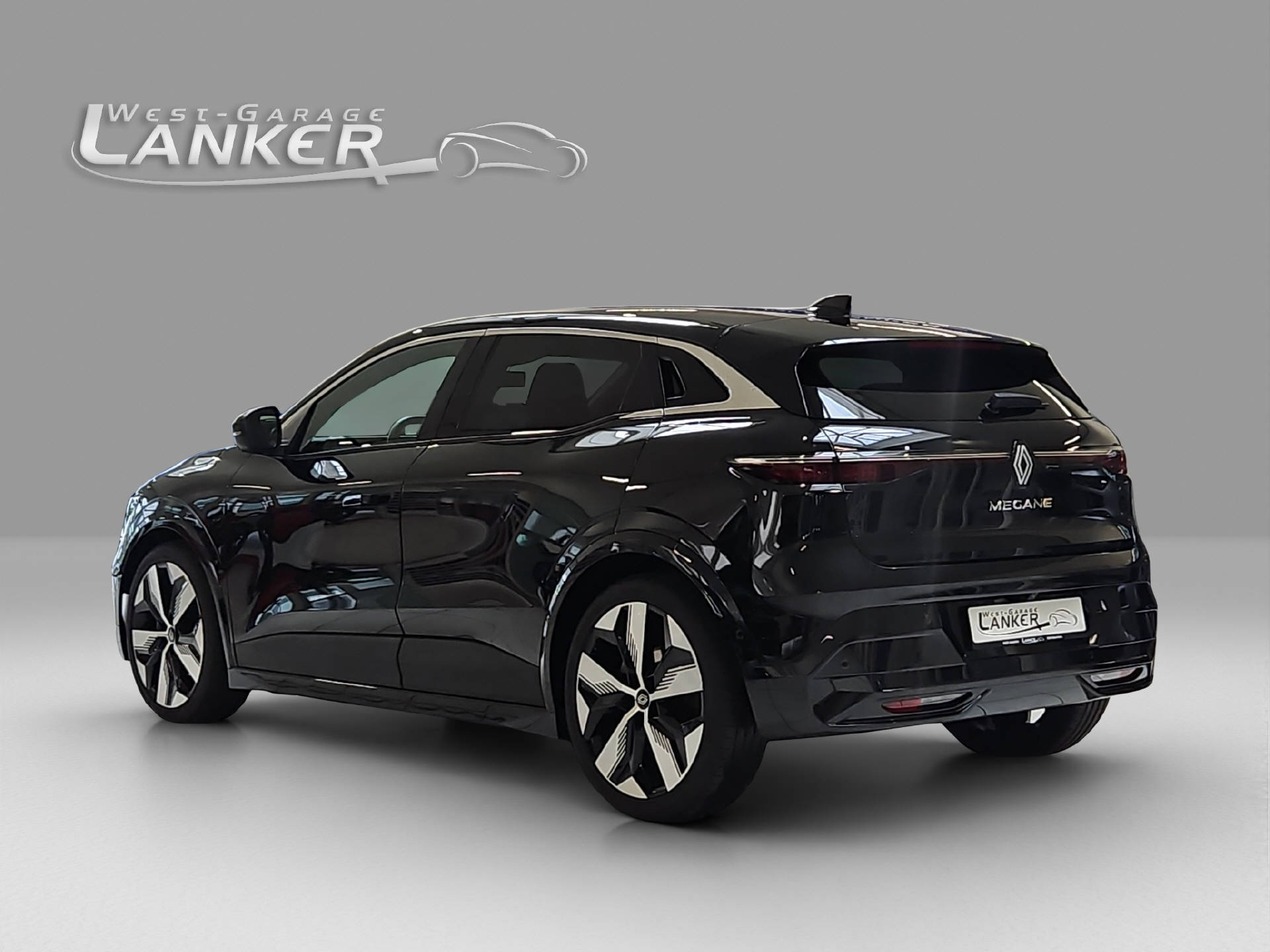 RENAULT Mégane E-Tech techno-showroom-element-3