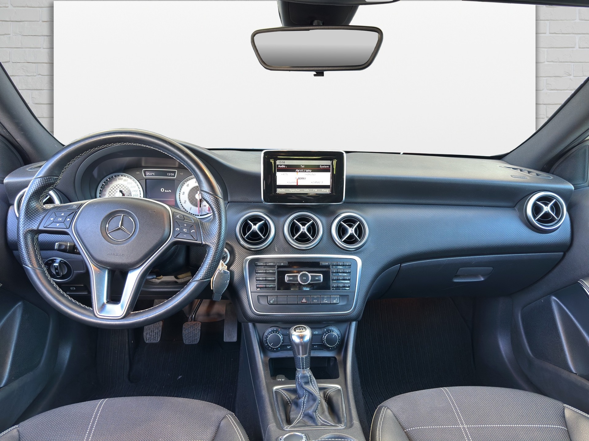 MERCEDES-BENZ A 200 Urban-image-8