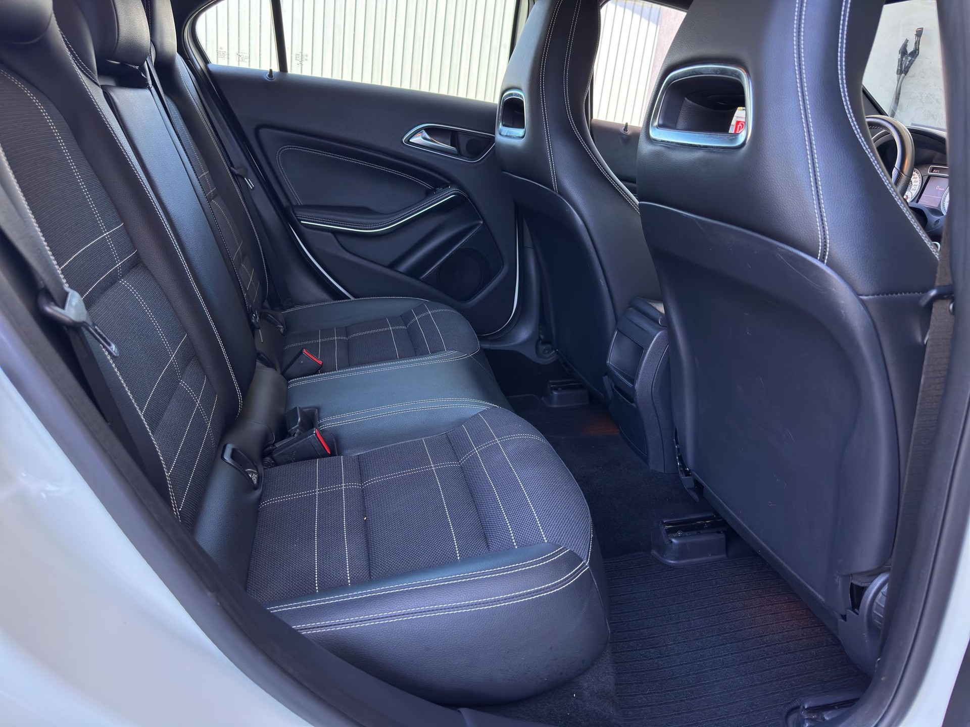 MERCEDES-BENZ A 200 Urban-image-11