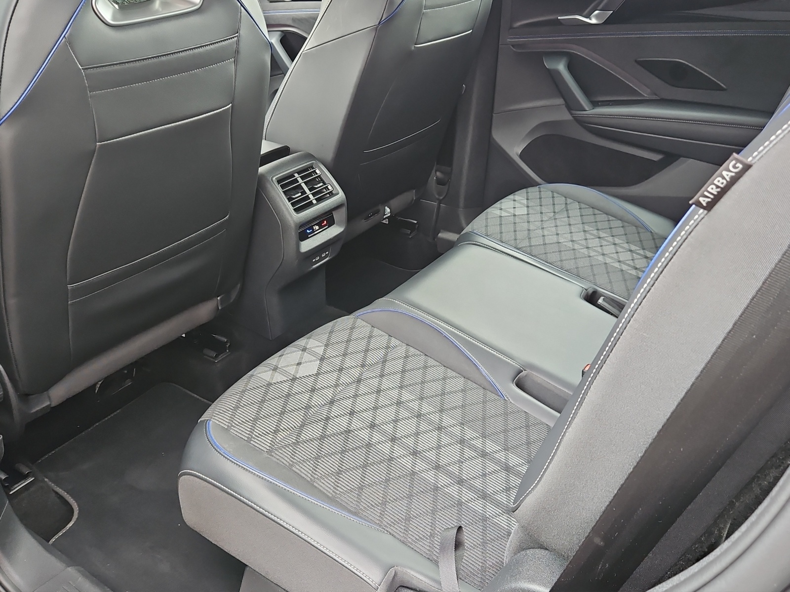 VW Tayron 2.0 TSI R-Line DSG 4Motion-image-21