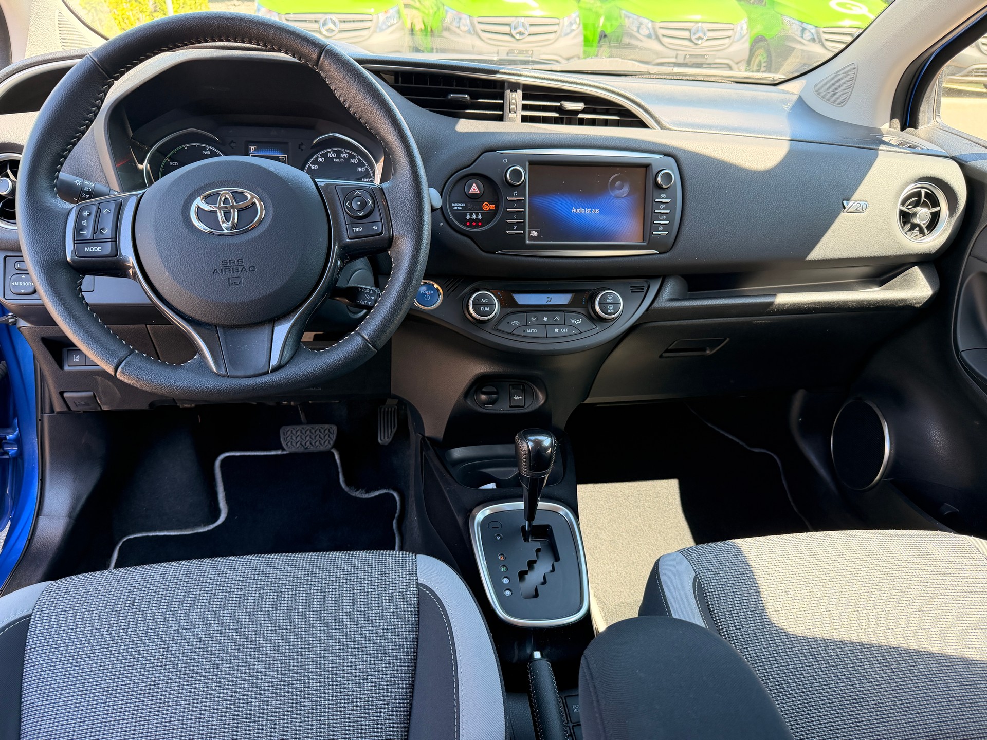 TOYOTA Yaris 1.5 VVT-i Hybrid Trend e-CVT-image-4