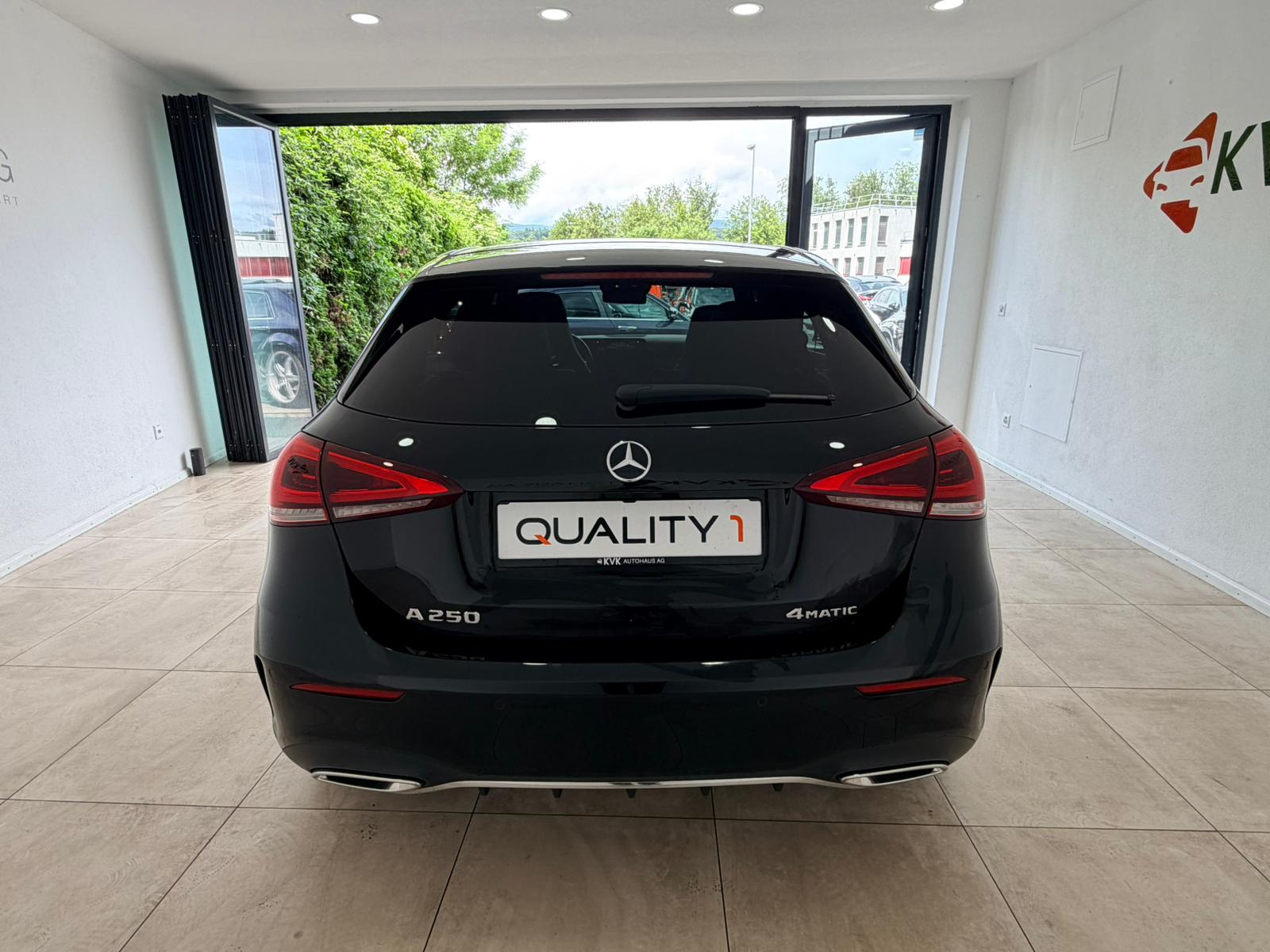 MERCEDES-BENZ A 250 4Matic AMG Line 4Matic 7G-DCT*CH Fahrzeug*4x4*-image-9