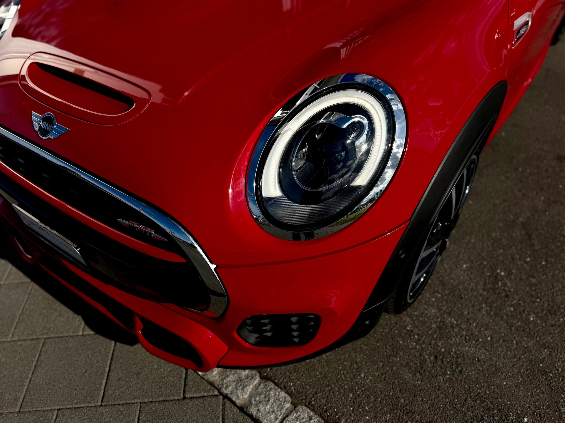 MINI Cooper John Cooper Works Cabriolet Steptronic-image-5