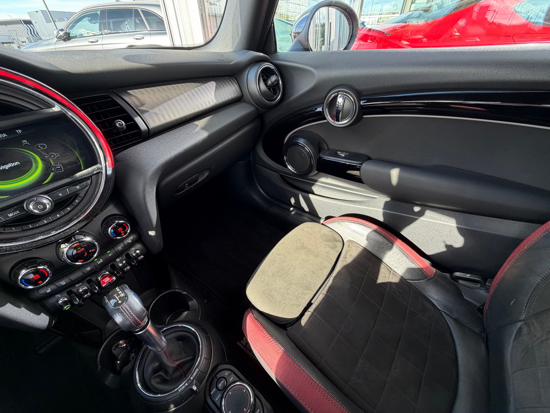 MINI Cooper John Cooper Works Cabriolet Steptronic-image-22