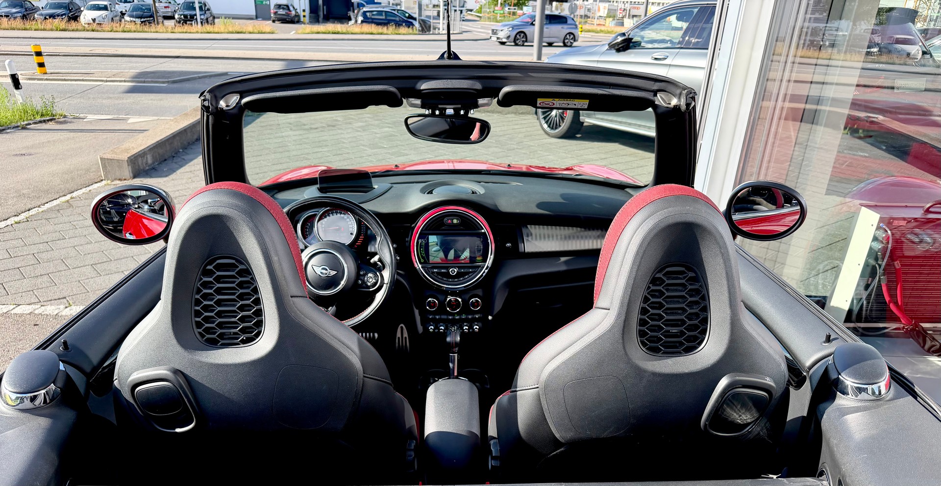 MINI Cooper John Cooper Works Cabriolet Steptronic-image-10