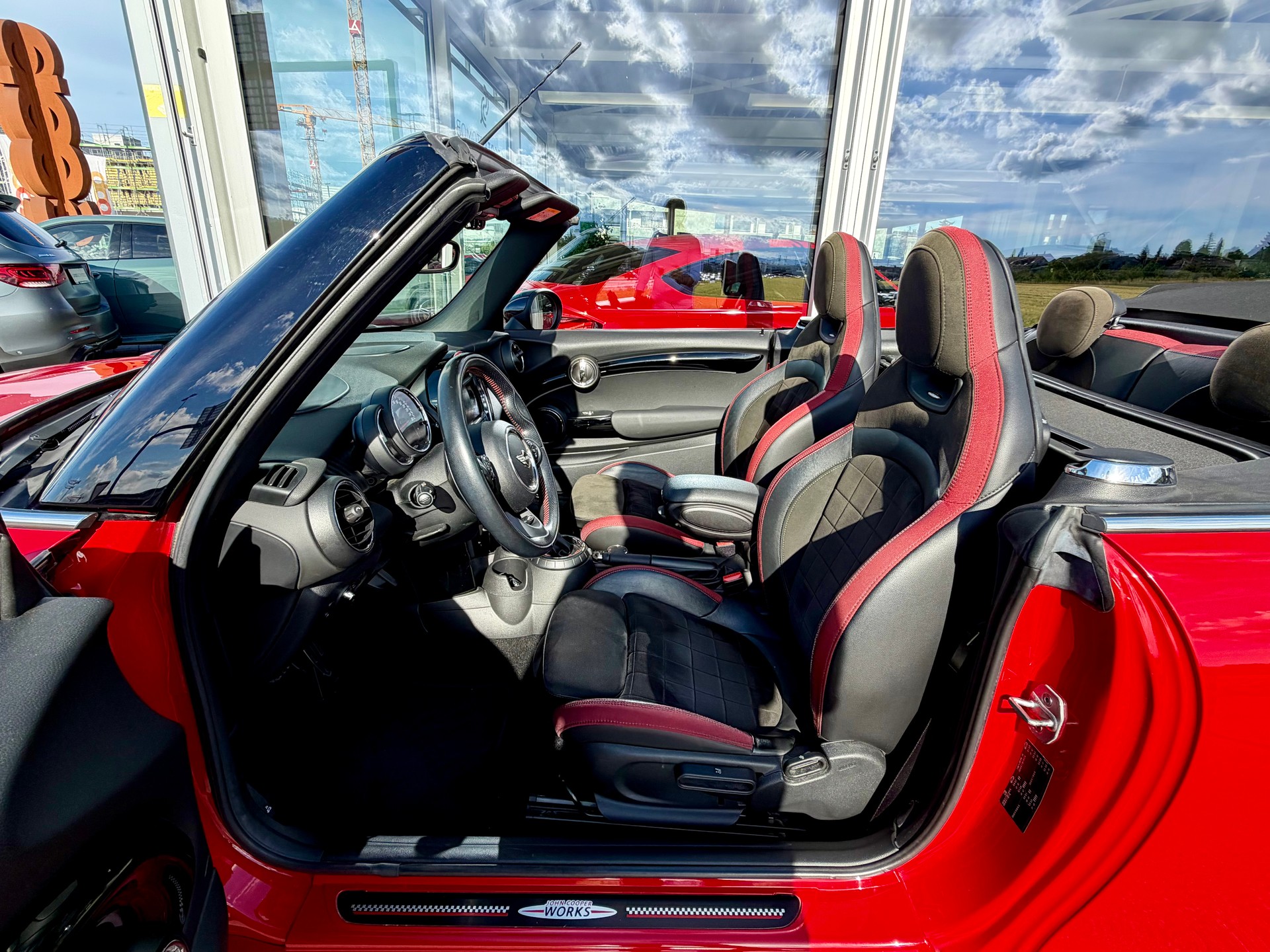 MINI Cooper John Cooper Works Cabriolet Steptronic-image-12