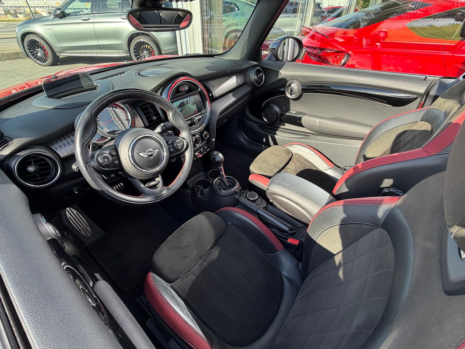 MINI Cooper John Cooper Works Cabriolet Steptronic-image-9