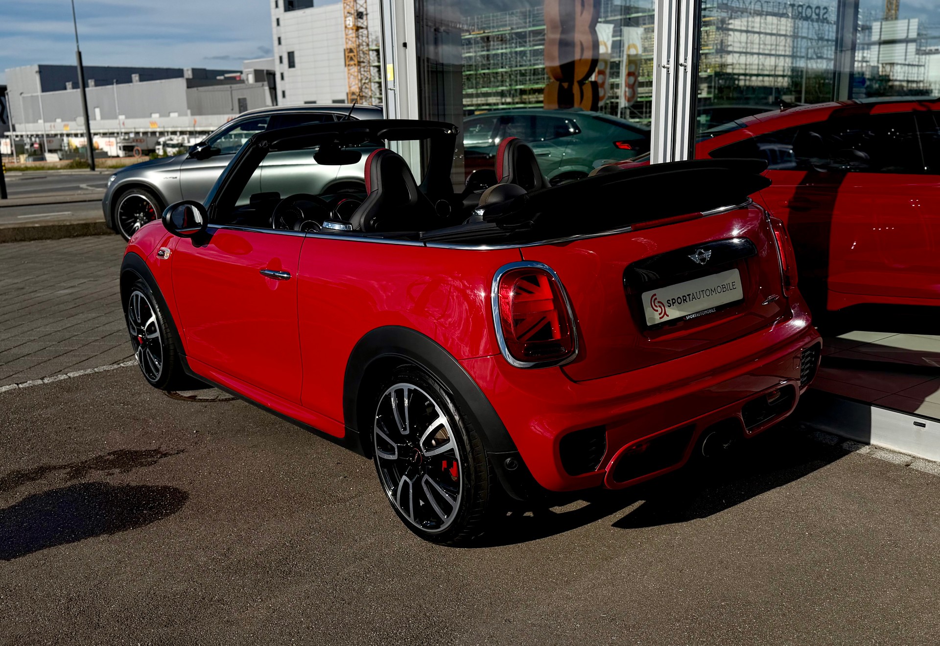 MINI Cooper John Cooper Works Cabriolet Steptronic-image-6