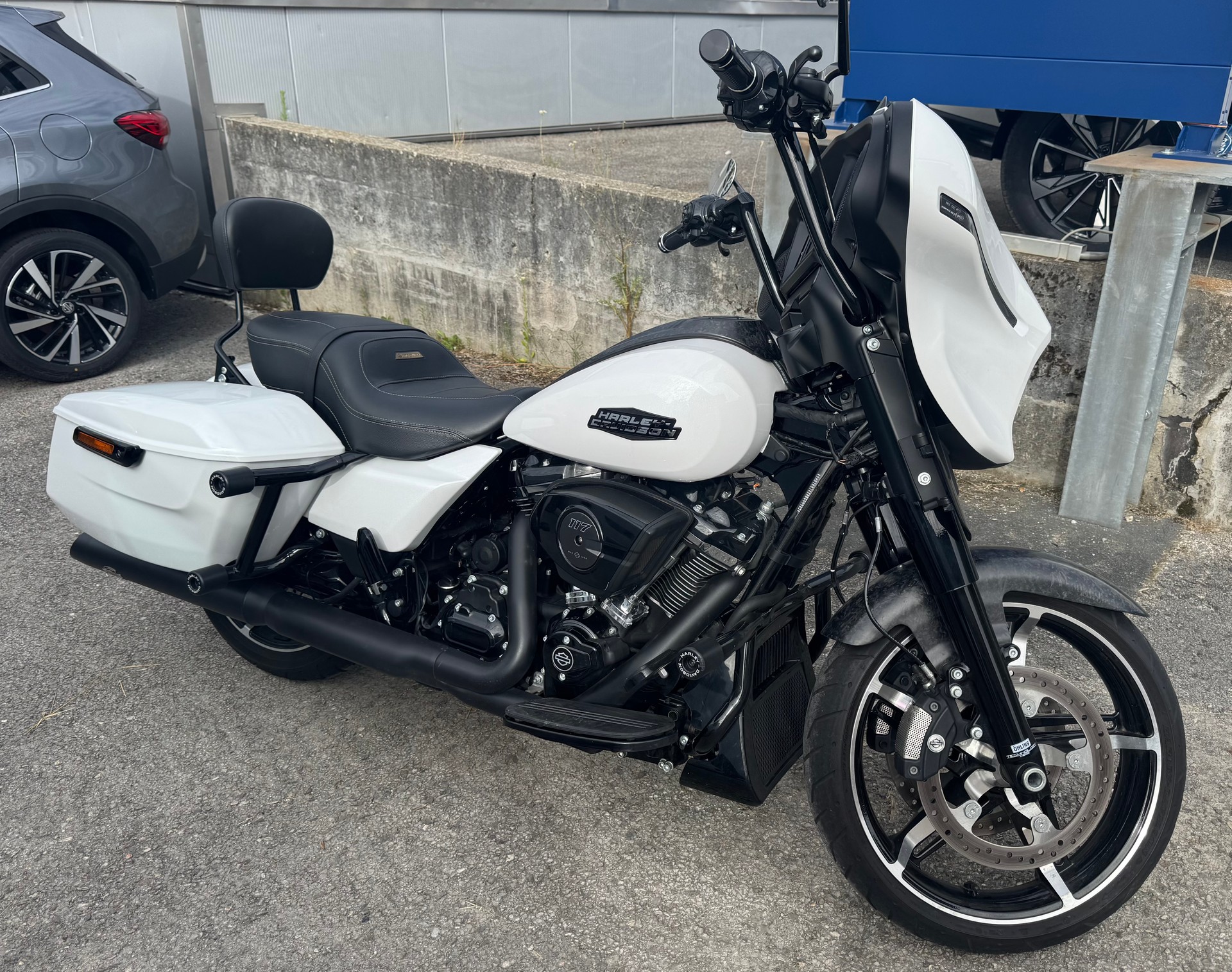 HARLEY-DAVIDSON FLHX Street Glide Black Finish 117-image-1