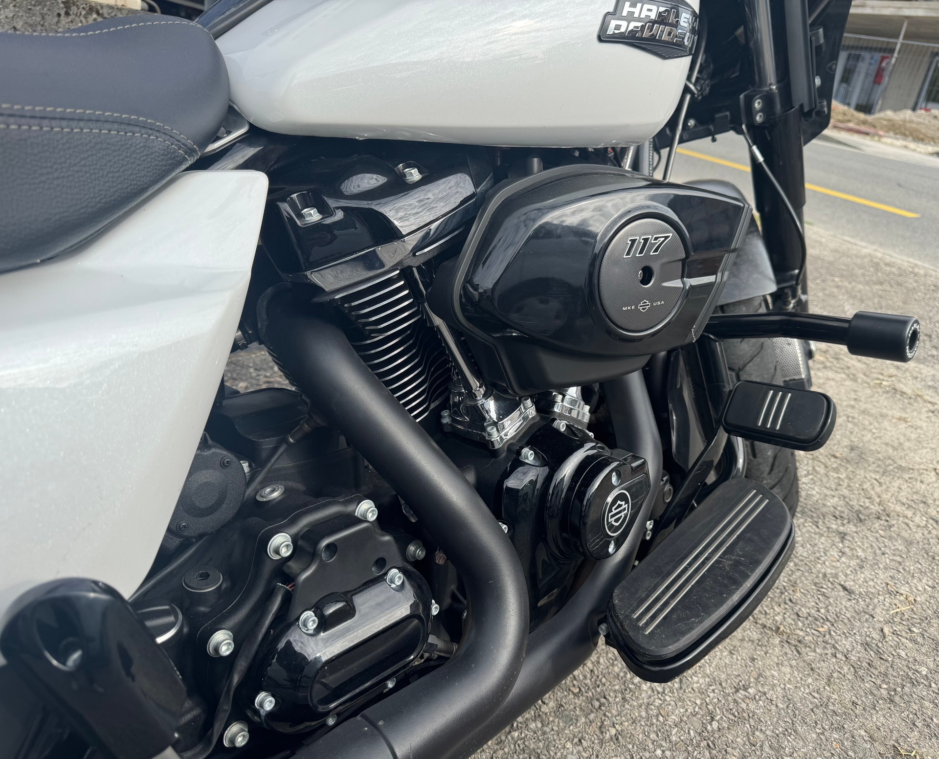 HARLEY-DAVIDSON FLHX Street Glide Black Finish 117-image-10