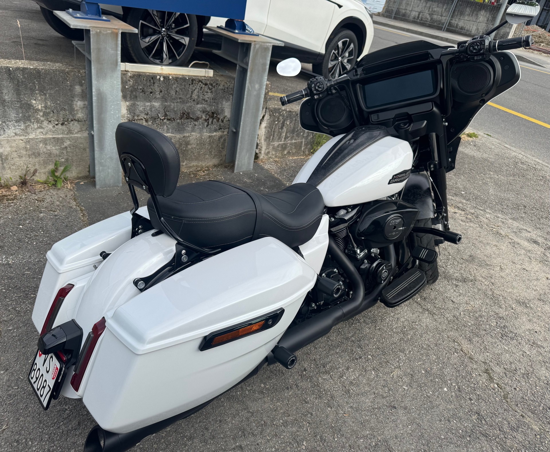 HARLEY-DAVIDSON FLHX Street Glide Black Finish 117-image-5