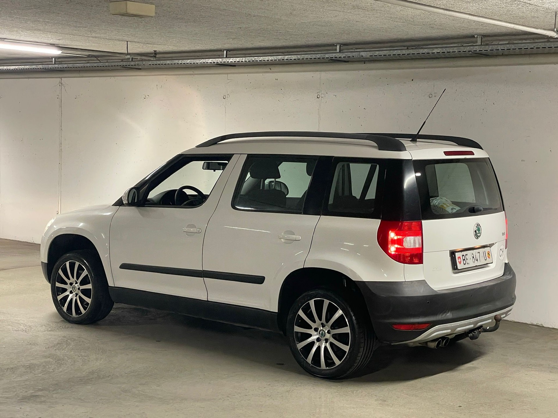 SKODA Yeti 1.8 TSI Ambition 4x4 // AHK & MFK NEU-showroom-element-3