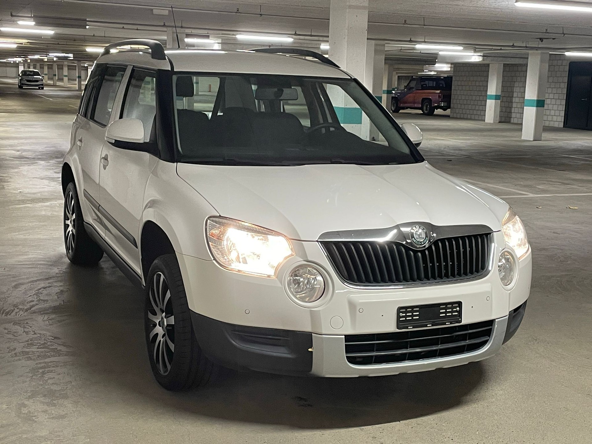 SKODA Yeti 1.8 TSI Ambition 4x4 // AHK & MFK NEU-image-8