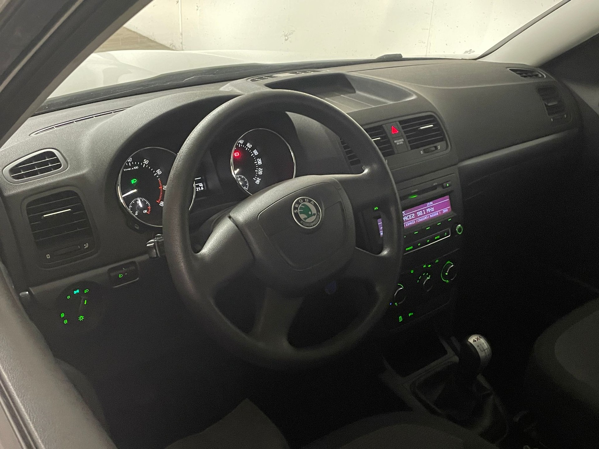 SKODA Yeti 1.8 TSI Ambition 4x4 // AHK & MFK NEU-image-11