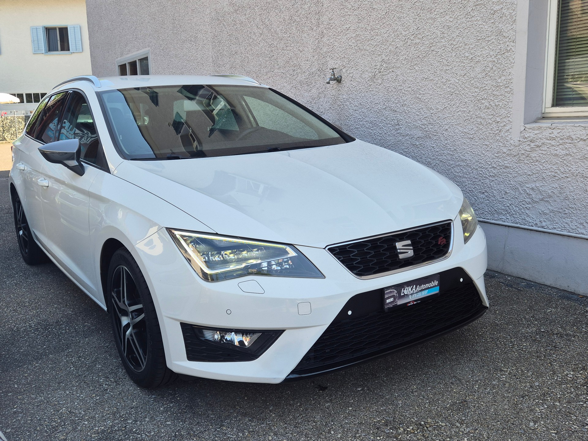 SEAT Leon ST 2.0 TDI FR-showroom-element-3