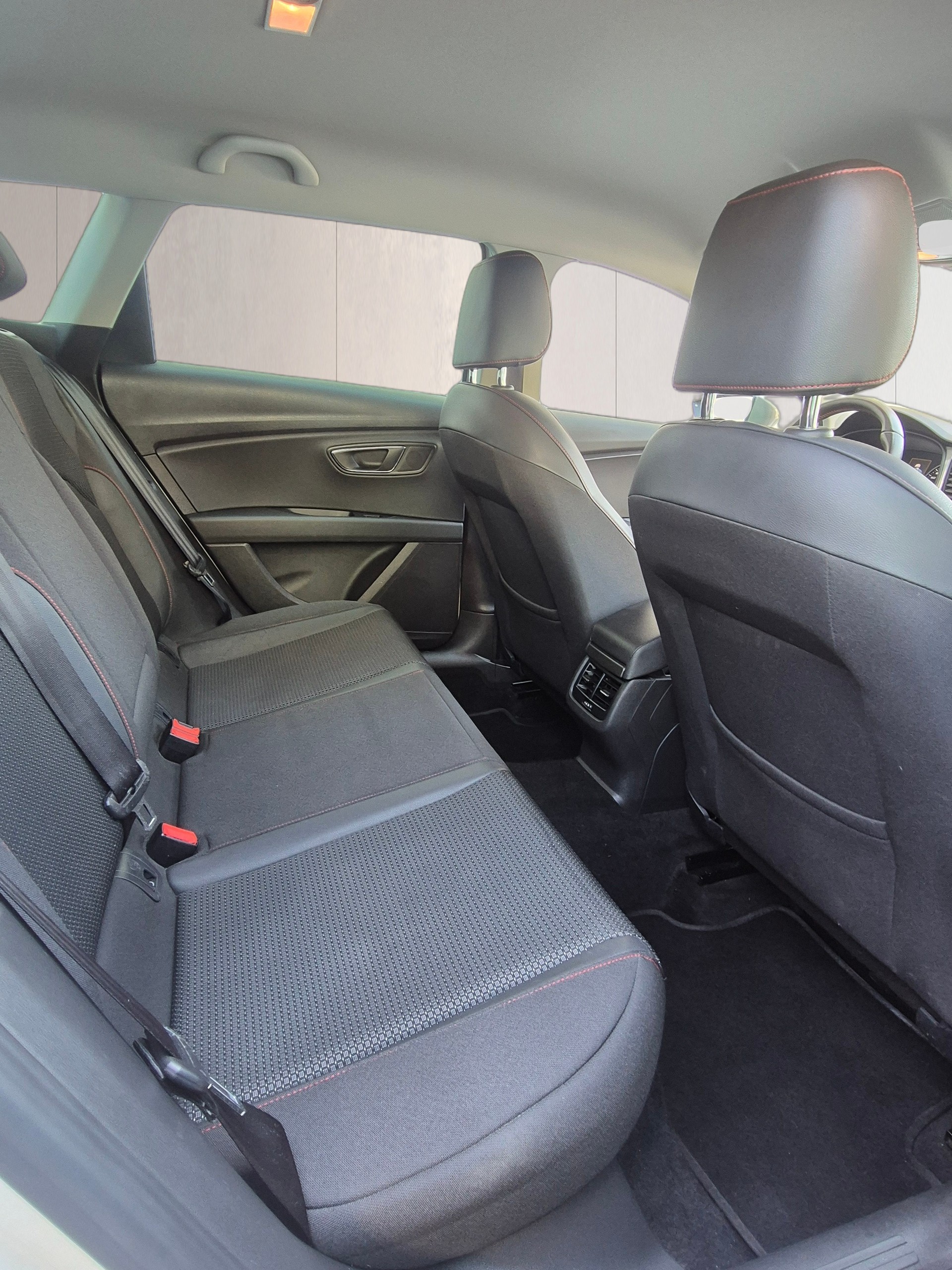 SEAT Leon ST 2.0 TDI FR-image-7