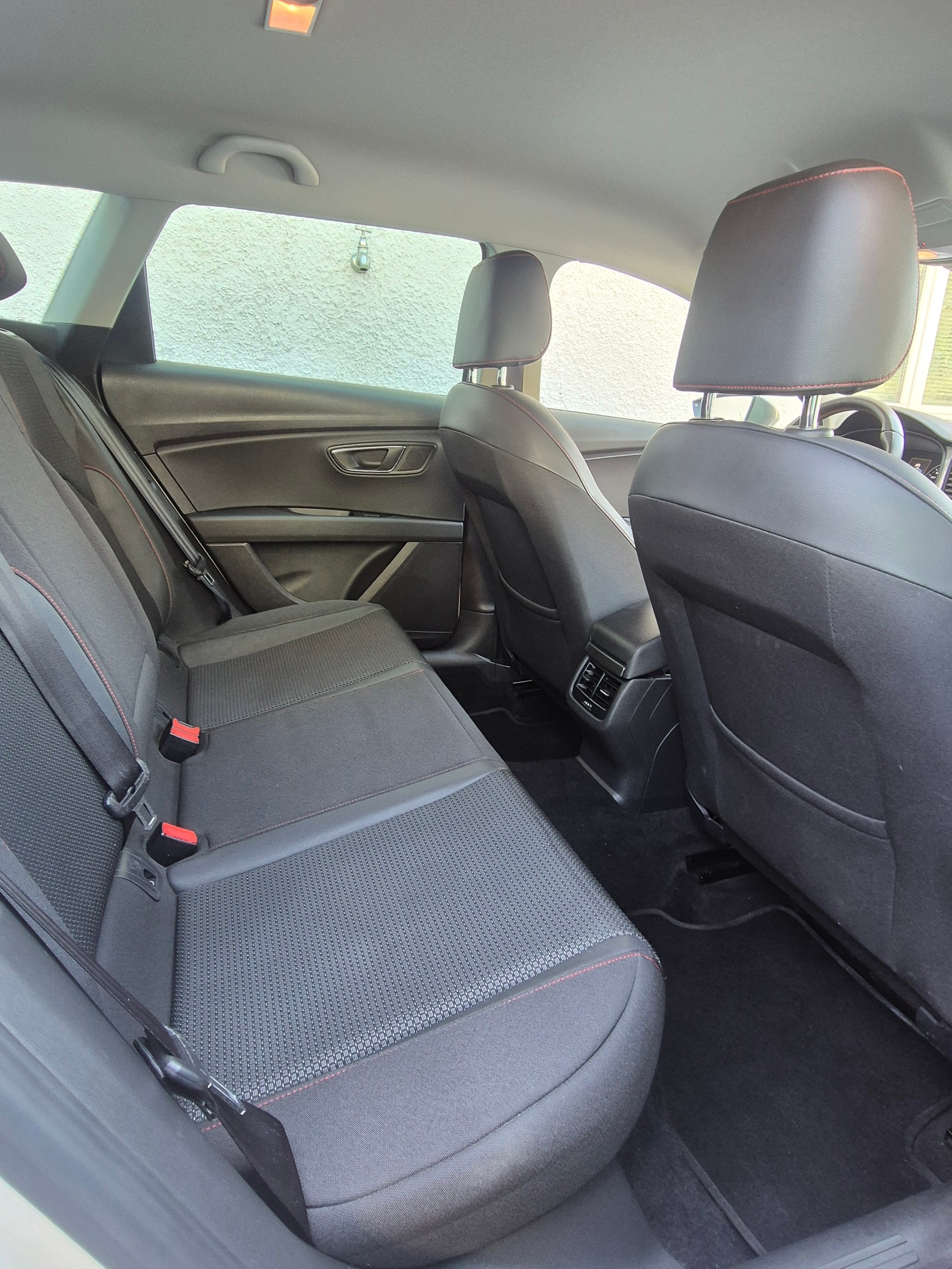 SEAT Leon ST 2.0 TDI FR-image-7