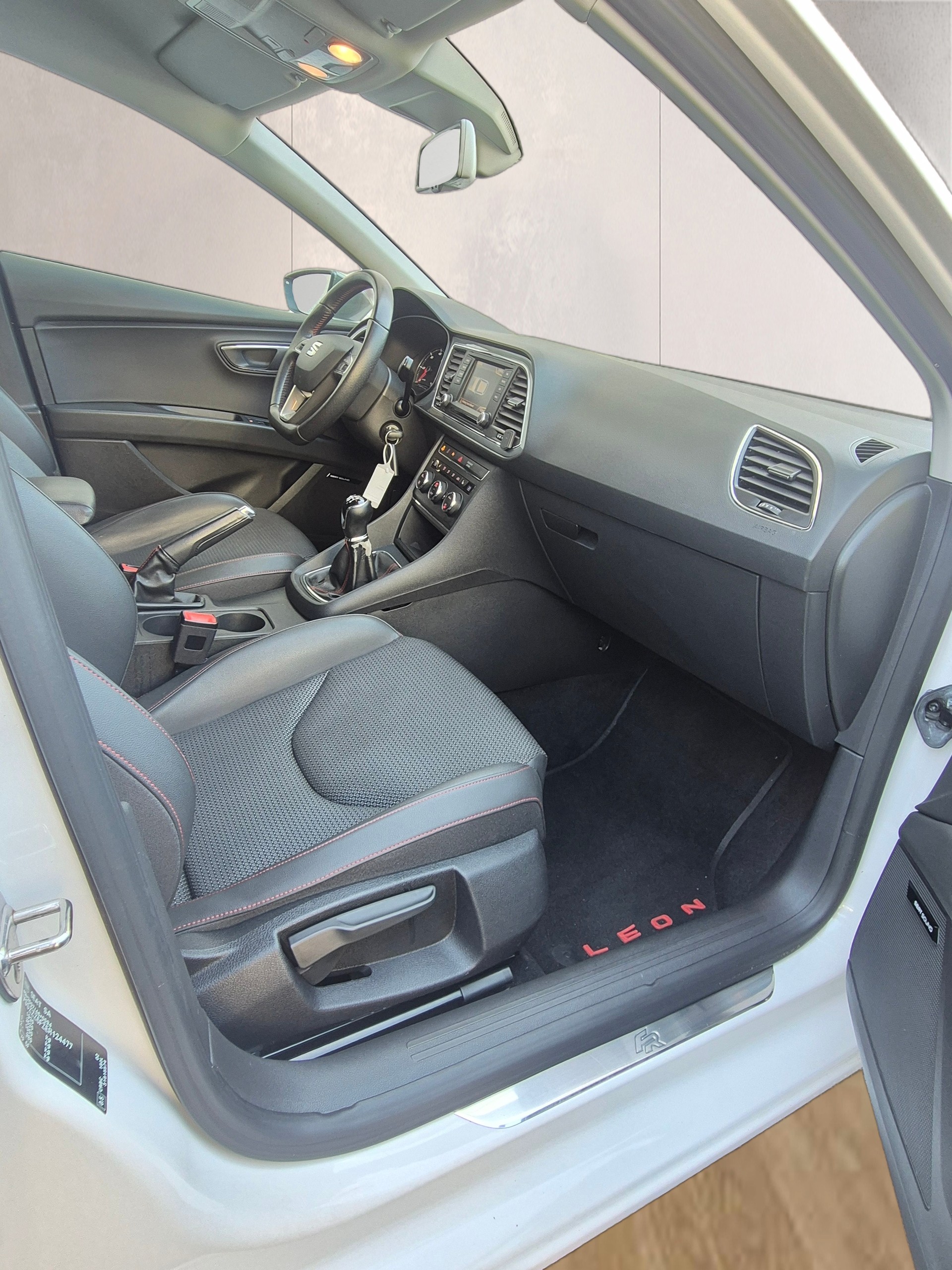 SEAT Leon ST 2.0 TDI FR-image-5