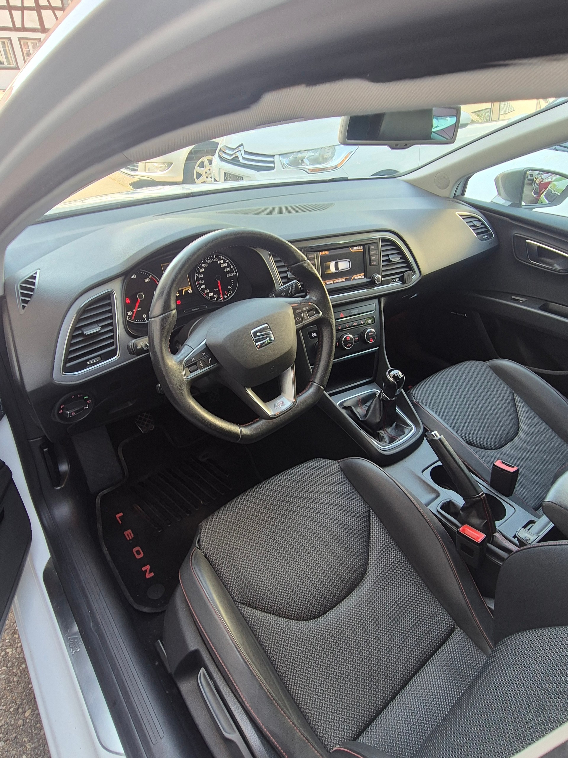 SEAT Leon ST 2.0 TDI FR-image-6