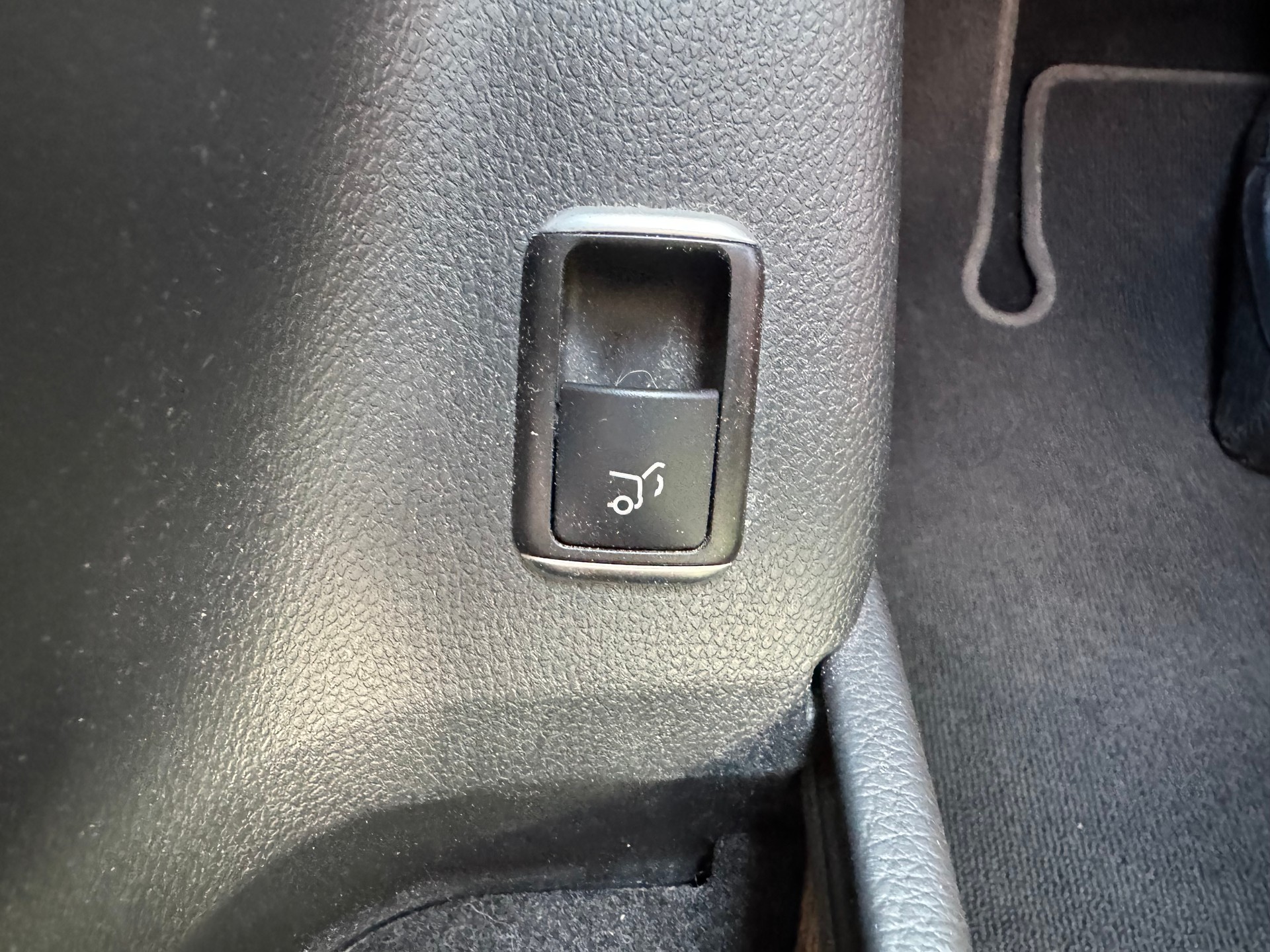 MERCEDES-BENZ GLA 200 CDI 4Matic 7G-DCT-image-17