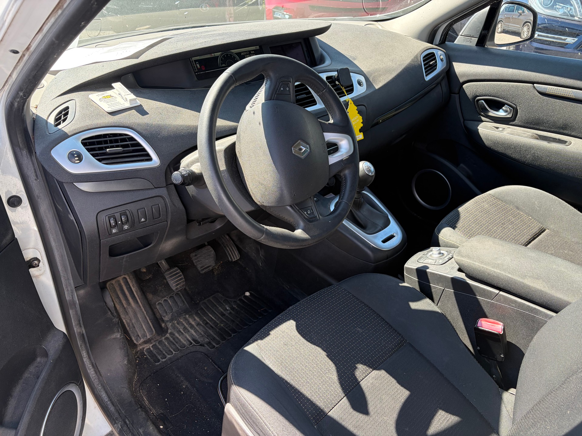 RENAULT Grand Scénic 1.4 16V Turbo Dynamique-image-9