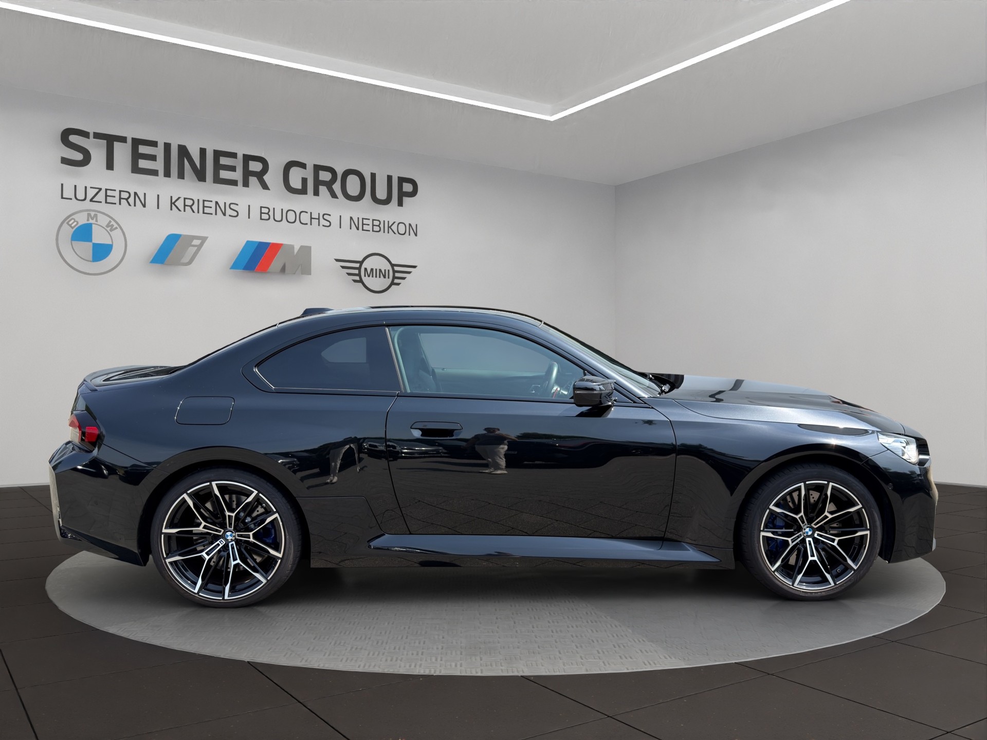 BMW M2 Steptronic-showroom-element-3