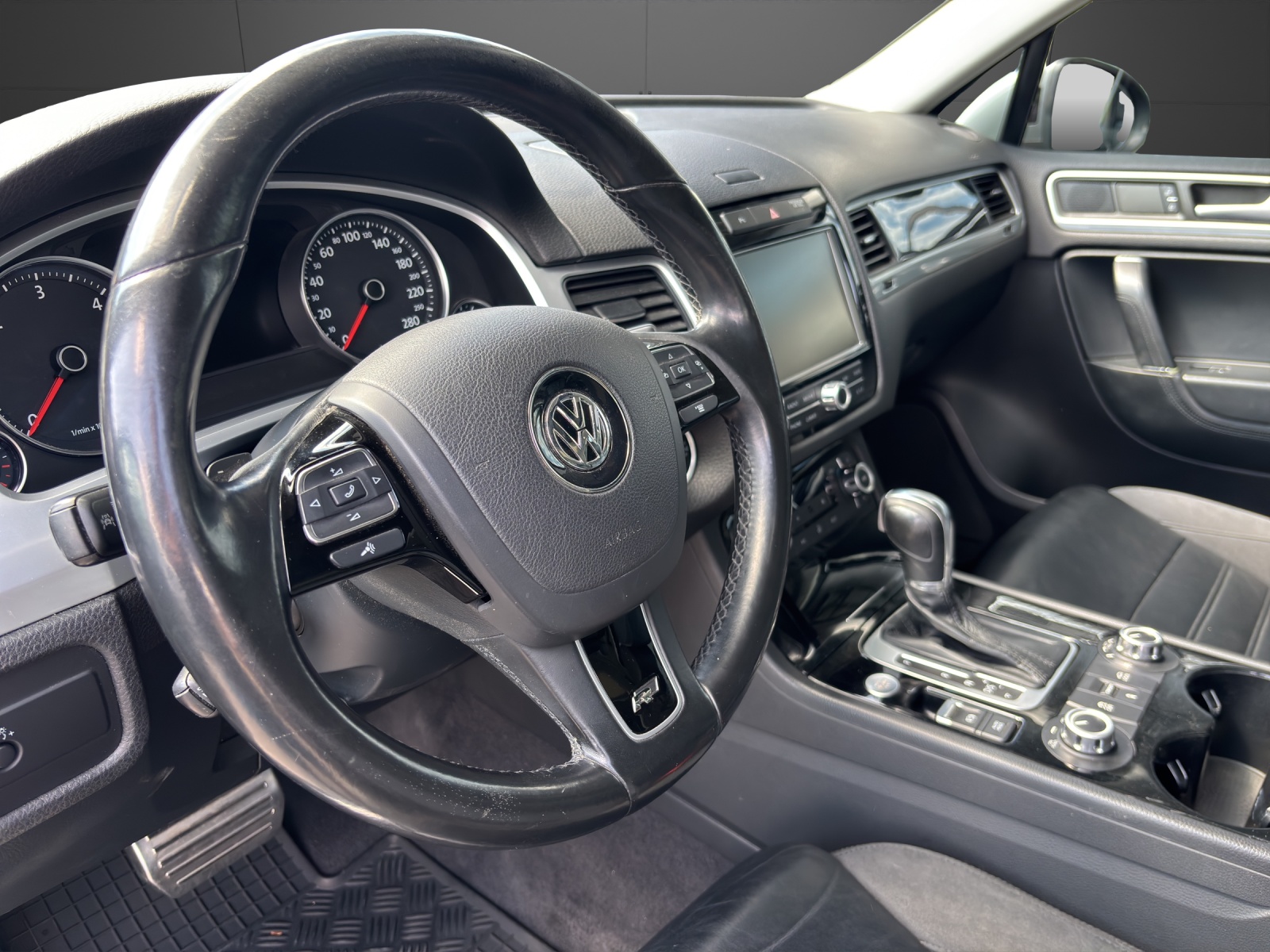 VW Touareg 4.2 TDI Tiptronic-showroom-element-3