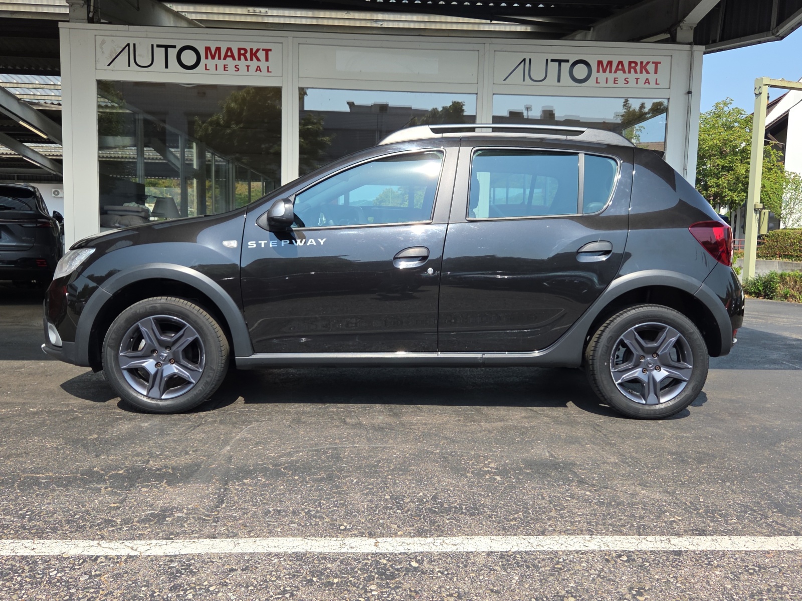 DACIA Sandero 0.9 Lauréate-showroom-element-1