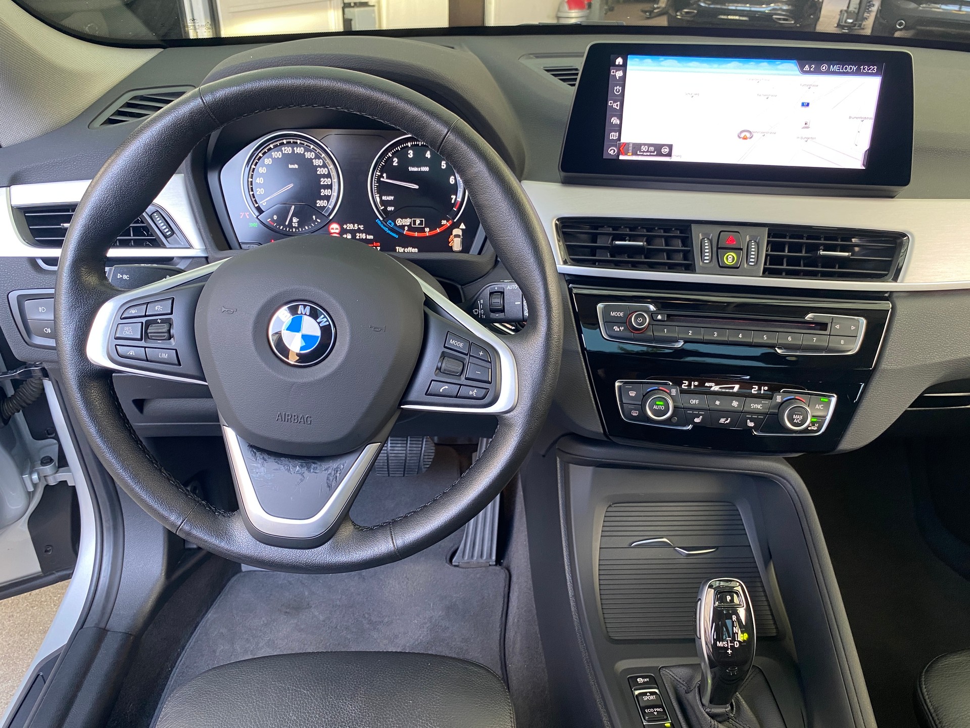BMW X1 xDrive 20i Steptronic-image-15