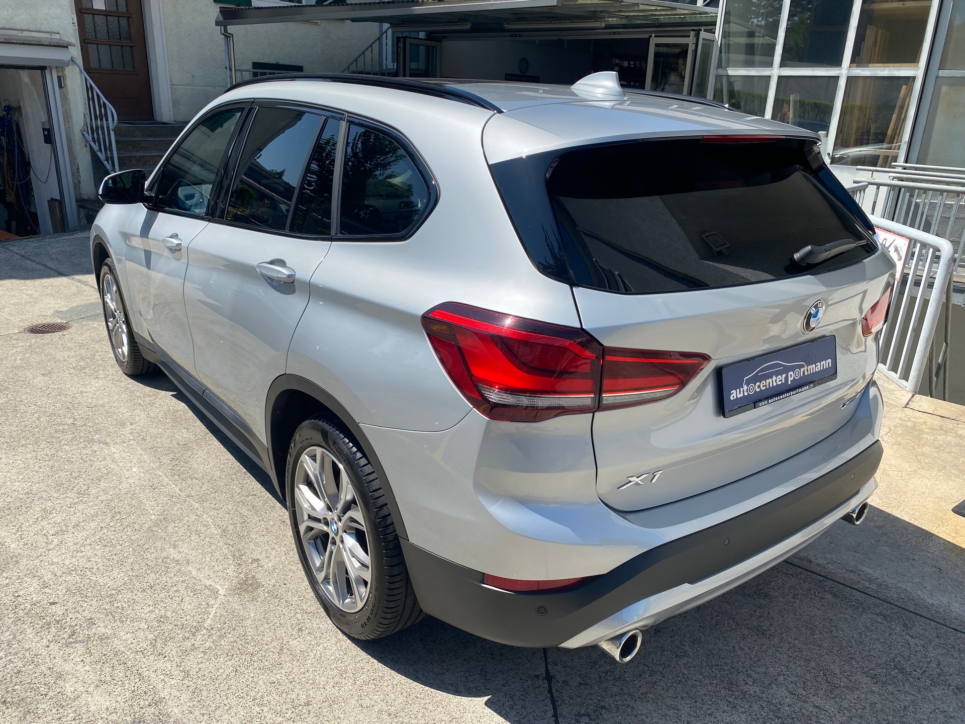 BMW X1 xDrive 20i Steptronic-image-11