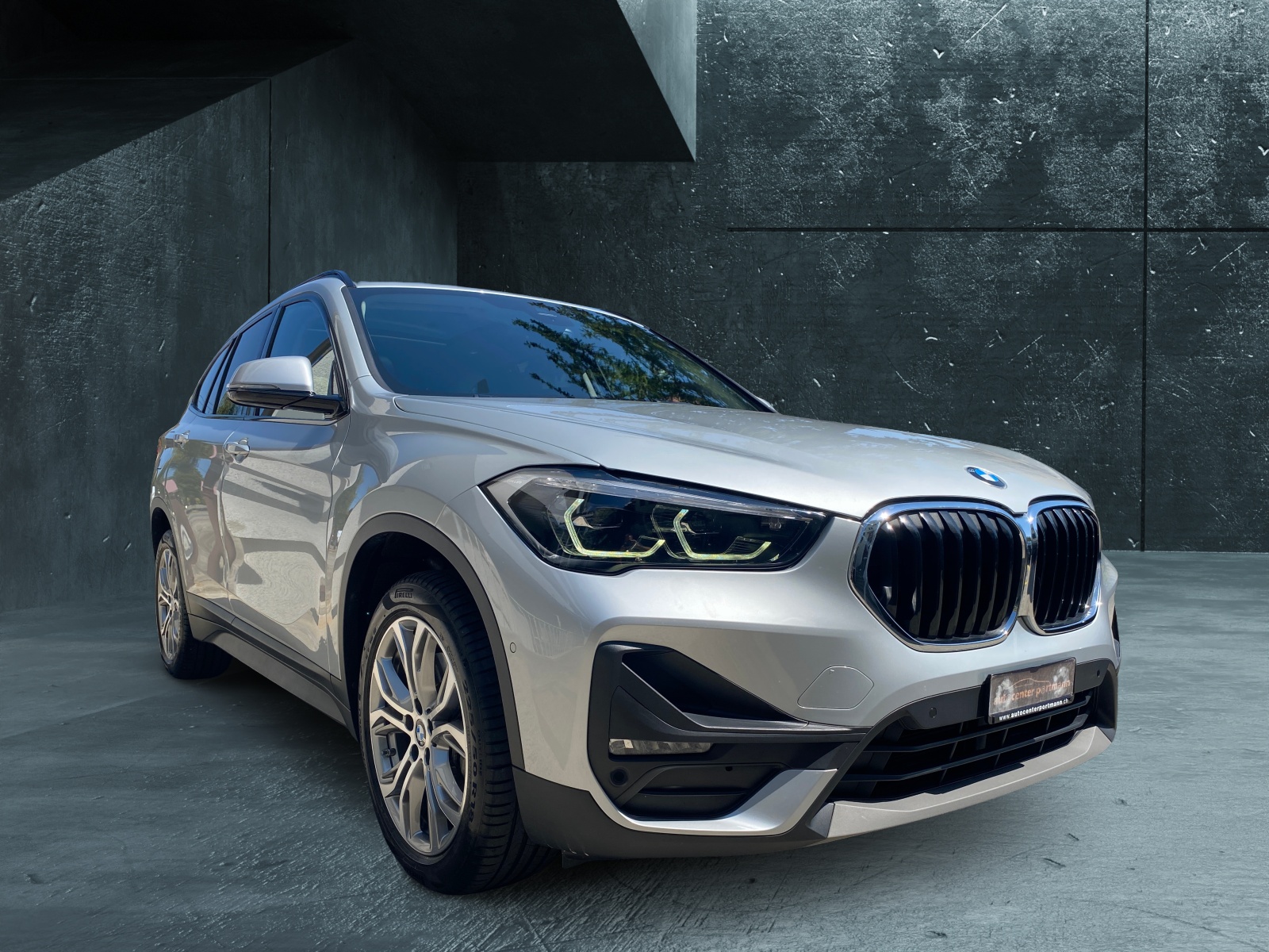 BMW X1 xDrive 20i Steptronic-showroom-element-1
