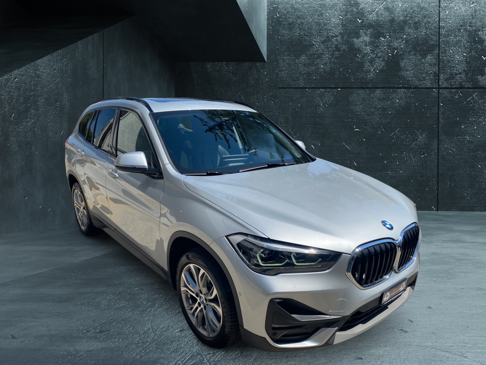 BMW X1 xDrive 20i Steptronic-showroom-element-3
