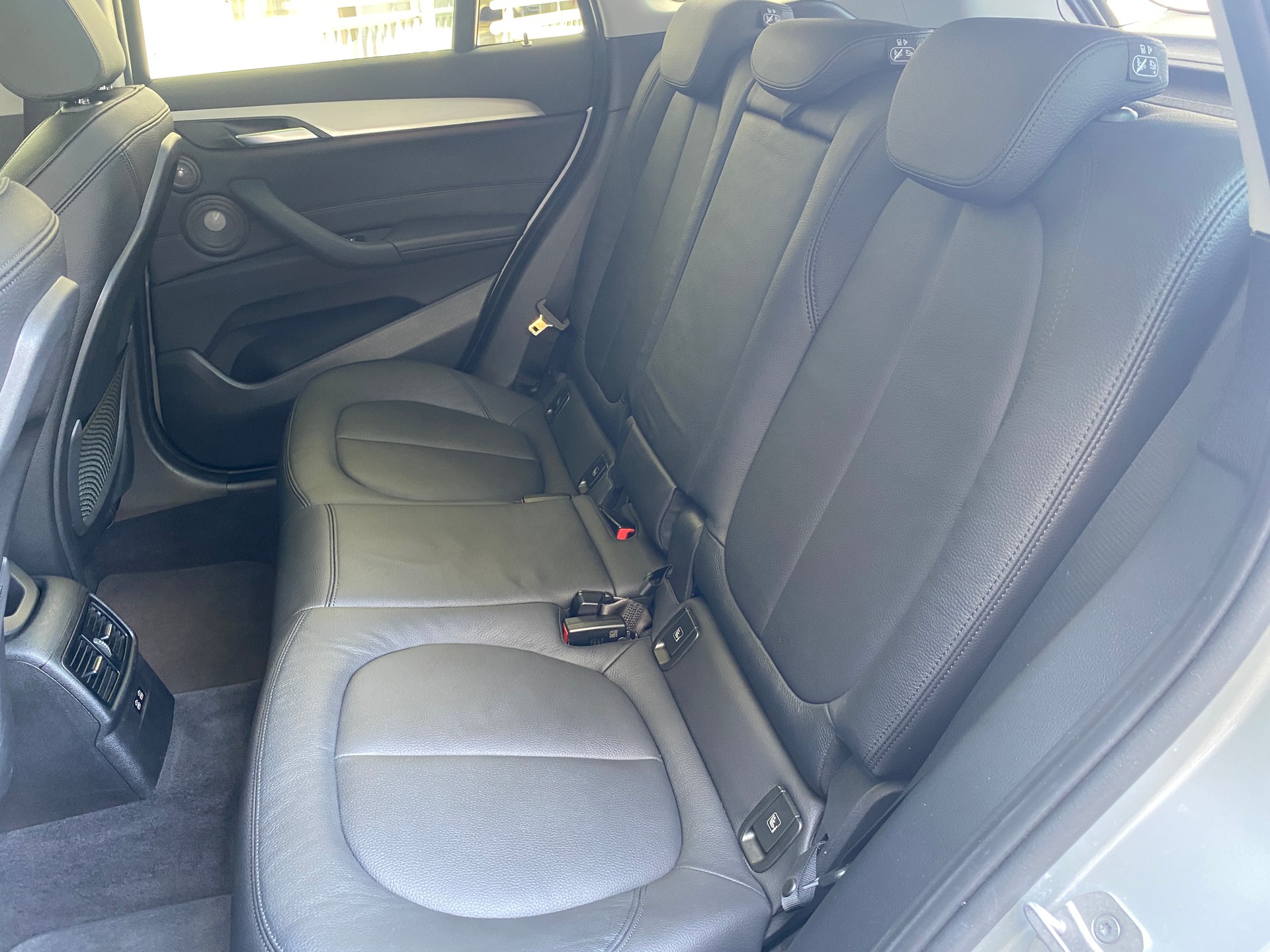 BMW X1 xDrive 20i Steptronic-image-25