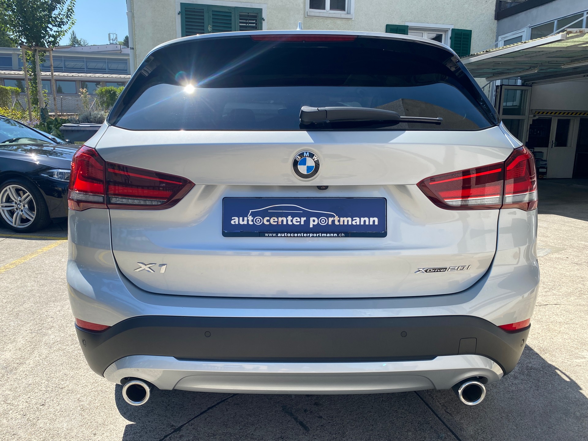 BMW X1 xDrive 20i Steptronic-image-12