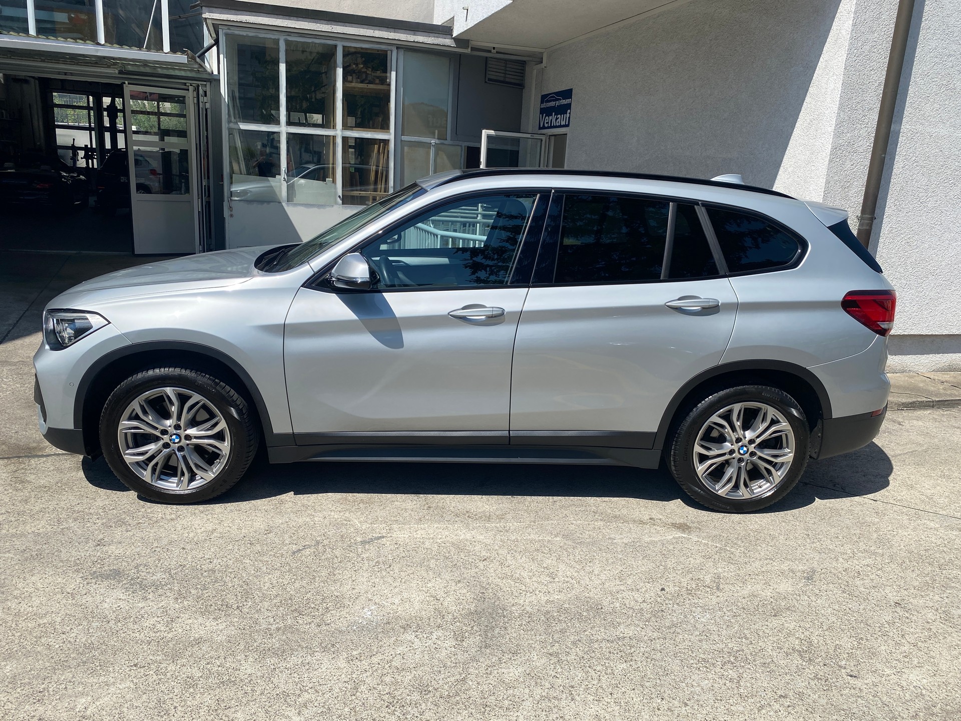 BMW X1 xDrive 20i Steptronic-image-8