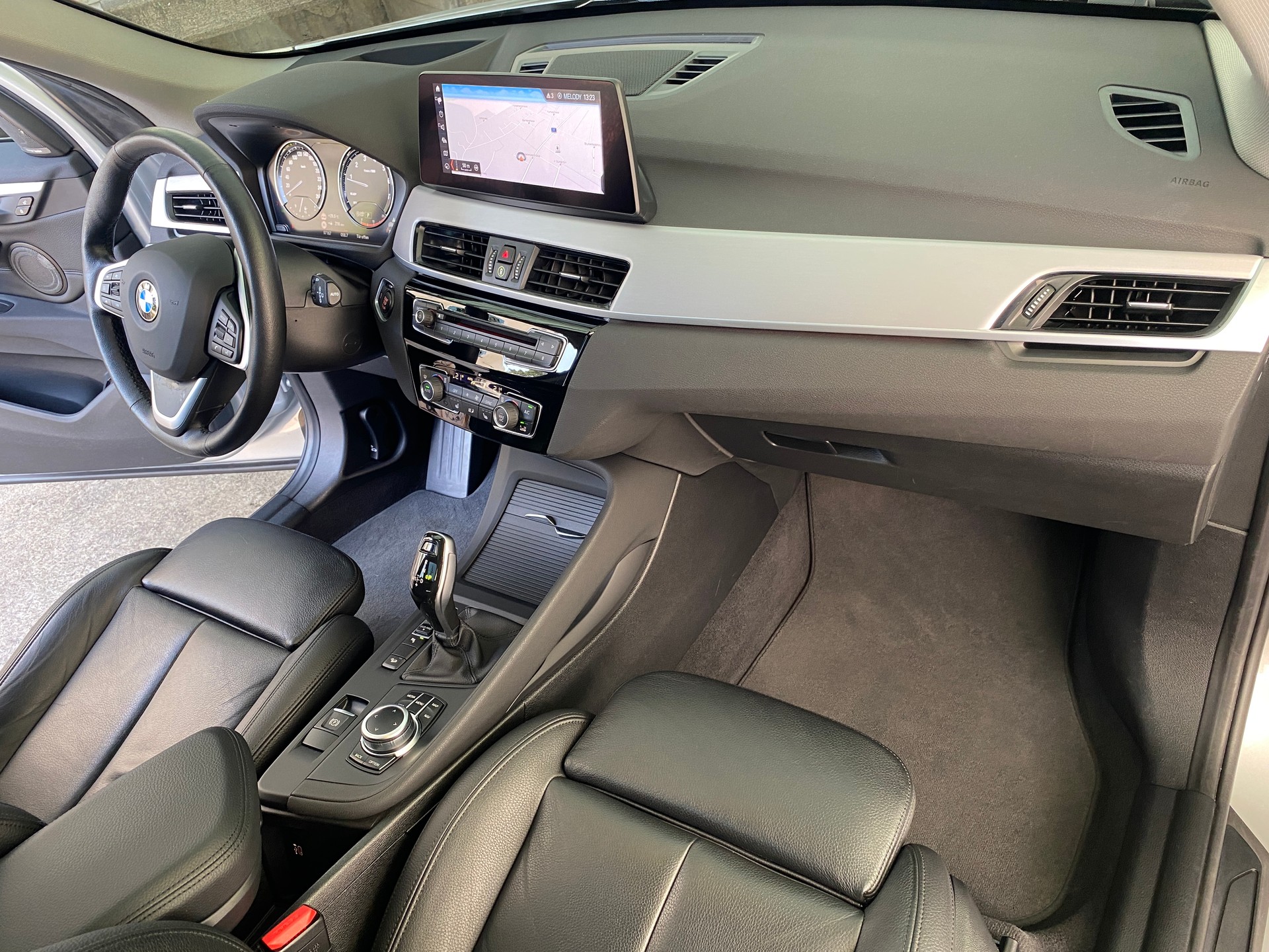 BMW X1 xDrive 20i Steptronic-image-23