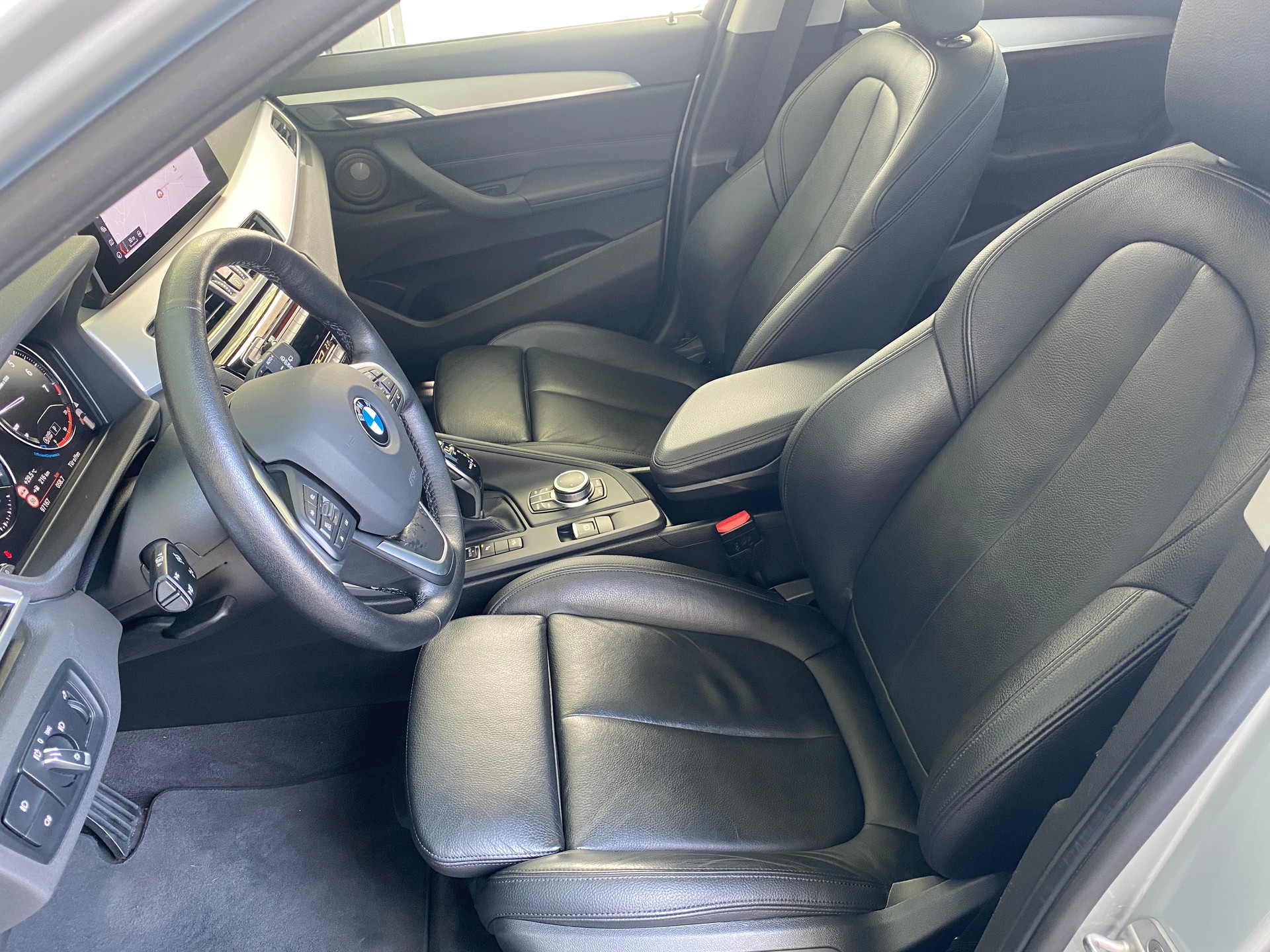 BMW X1 xDrive 20i Steptronic-image-22