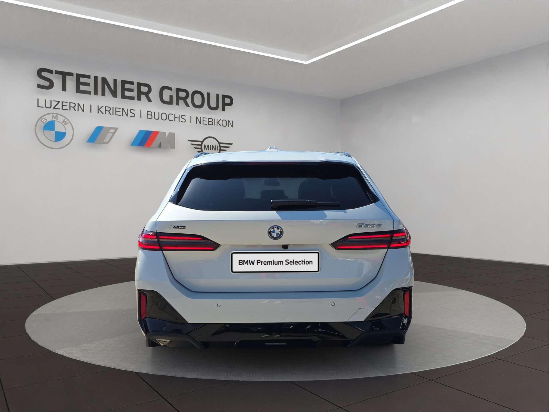 BMW 530e xDrive Touring M Sport Pro Steptronic-image-4